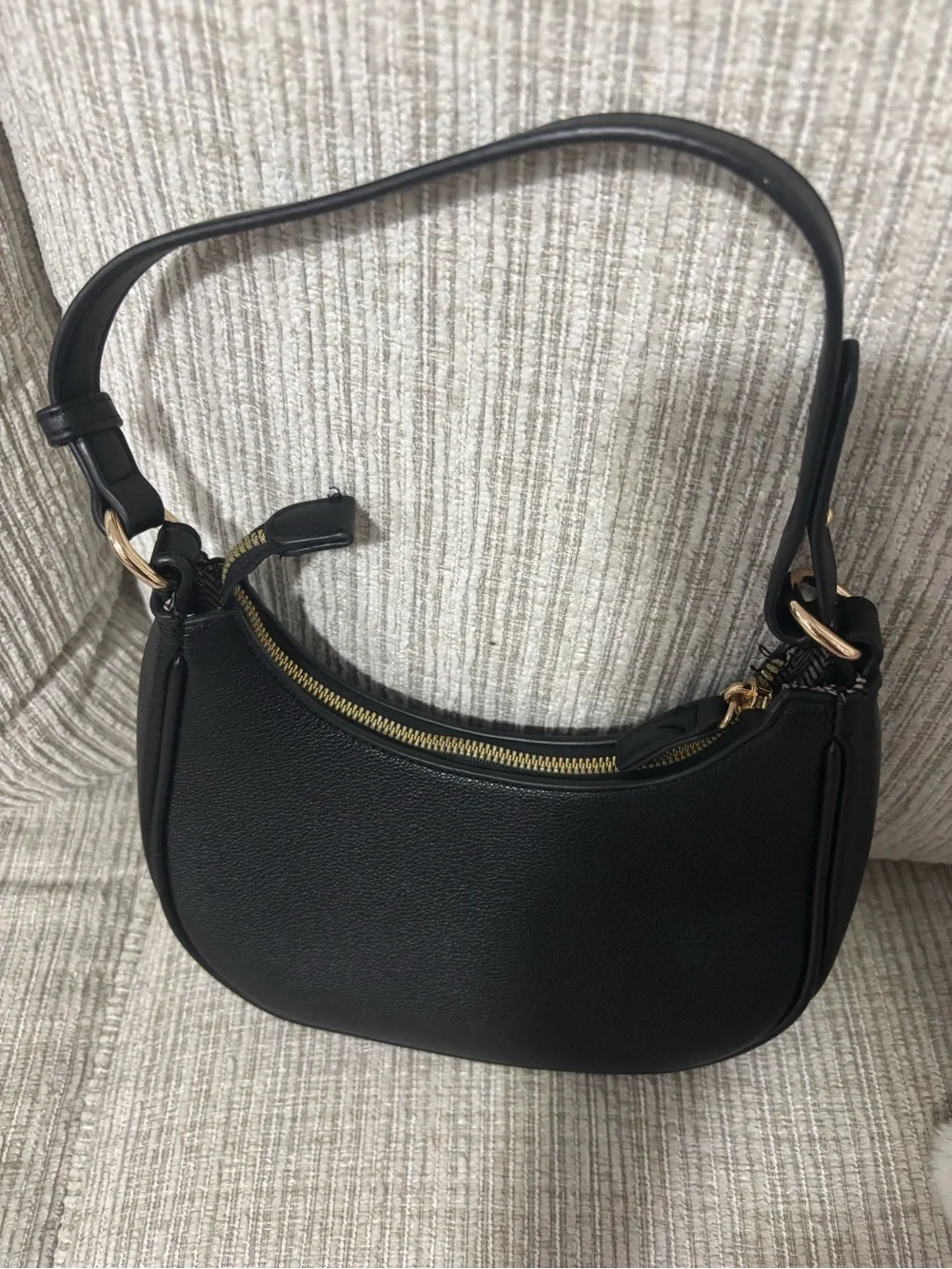 Black shoulder bag